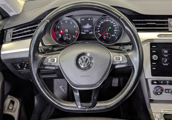 Подержанный автомобиль Volkswagen Passat Sedan 2018 года (22 фото)