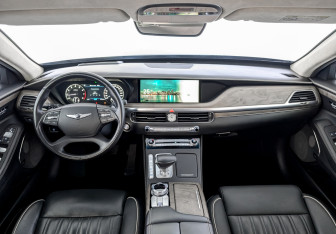 Подержанный автомобиль Genesis G90 2021 года (14 фото)