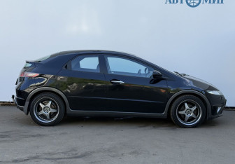 Подержанный автомобиль Honda Civic Hatchback 2011 года (4 фото)