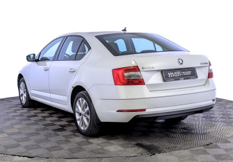 Подержанный автомобиль Skoda Octavia Liftback 2019 года (7 фото)