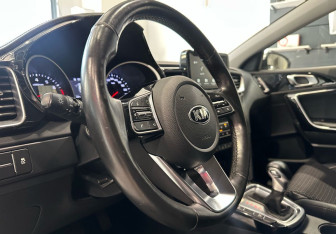 Подержанный автомобиль Kia Ceed Hatchback 2018 года (15 фото)