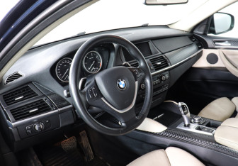 Подержанный автомобиль BMW X6 2013 года (9 фото)