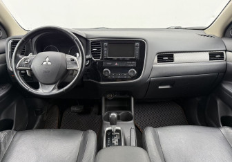 Подержанный автомобиль Mitsubishi Outlander 2012 года (12 фото)
