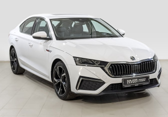 Подержанный автомобиль Skoda Octavia Liftback 2023 года (3 фото)