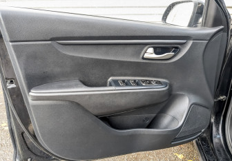 Подержанный автомобиль Kia Rio Hatchback 2021 года (19 фото)