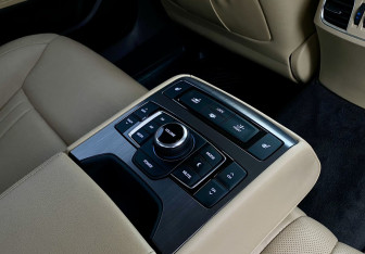 Подержанный автомобиль Genesis G80 2017 года (31 фото)