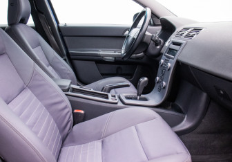 Подержанный автомобиль Volvo S40 2007 года (9 фото)