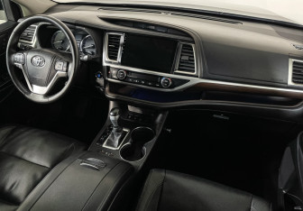 Подержанный автомобиль Toyota Highlander 2014 года (9 фото)