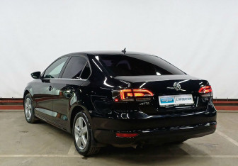 Подержанный автомобиль Volkswagen Jetta Sedan 2014 года (7 фото)