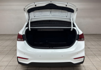 Подержанный автомобиль Hyundai Solaris Sedan 2017 года (10 фото)