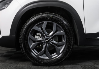 Подержанный автомобиль Kia Seltos 2025 года (28 фото)