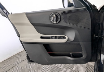 Подержанный автомобиль MINI Countryman 2019 года (19 фото)