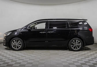 Подержанный автомобиль Kia Carnival 2018 года (8 фото)