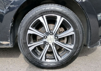 Подержанный автомобиль Skoda Rapid Liftback 2015 года (16 фото)