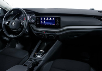 Подержанный автомобиль Skoda Octavia Liftback 2021 года (5 фото)