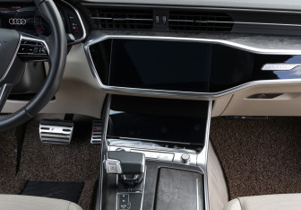 Подержанный автомобиль Audi A6 Sedan 2020 года (12 фото)