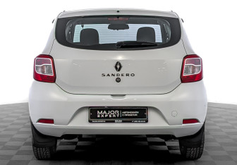 Подержанный автомобиль Renault Sandero 2021 года (6 фото)