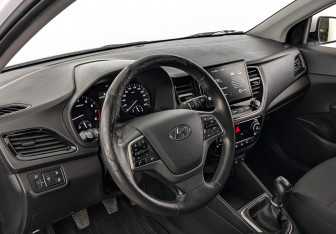 Подержанный автомобиль Hyundai Solaris Sedan 2020 года (15 фото)