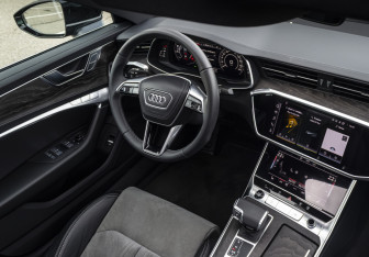 Подержанный автомобиль Audi A6 Sedan 2023 года (17 фото)
