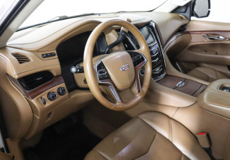 Подержанный автомобиль Cadillac Escalade Suv 2015 года (9 фото)