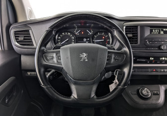 Подержанный автомобиль Peugeot Traveller 2021 года (20 фото)