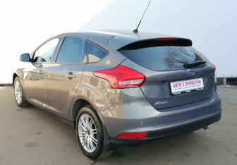Подержанный автомобиль Ford Focus Hatchback 2015 года (7 фото)