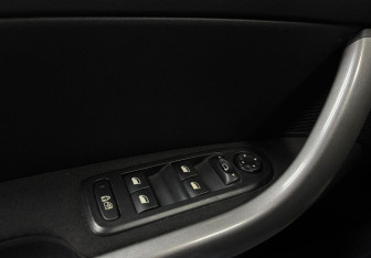 Подержанный автомобиль Peugeot 308 Hatchback 2010 года (20 фото)