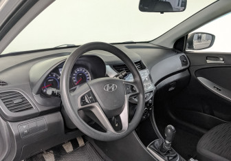 Подержанный автомобиль Hyundai Solaris Sedan 2016 года (15 фото)