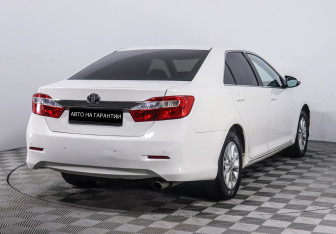 Подержанный автомобиль Toyota Camry Sedan 2012 года (5 фото)