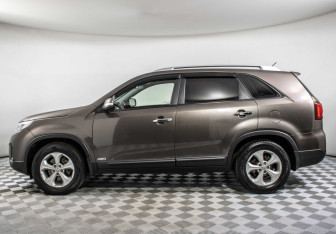 Подержанный автомобиль Kia Sorento 2013 года (8 фото)
