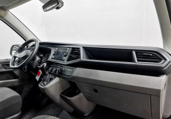 Подержанный автомобиль Volkswagen Caravelle 2021 года (11 фото)