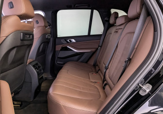 Подержанный автомобиль BMW X5 2020 года (18 фото)