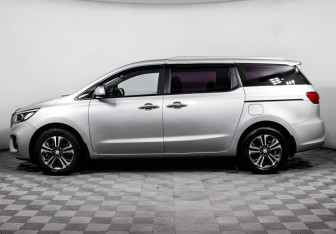 Подержанный автомобиль Kia Carnival 2019 года (8 фото)