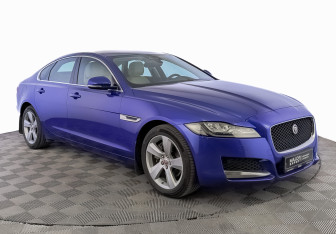 Подержанный автомобиль Jaguar XF Sedan 2019 года (3 фото)