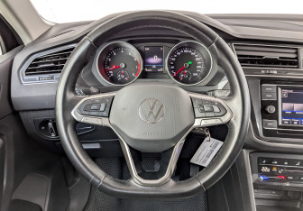 Подержанный автомобиль Volkswagen Tiguan 2021 года (21 фото)