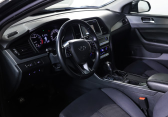 Подержанный автомобиль Hyundai Sonata 2019 года (15 фото)