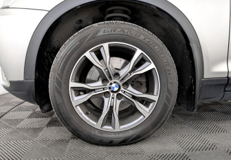 Подержанный автомобиль BMW X3 2013 года (18 фото)