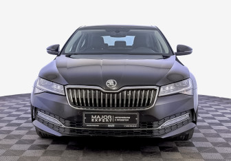 Подержанный автомобиль Skoda Superb Liftback 2020 года (2 фото)