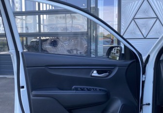 Подержанный автомобиль Kia Rio Hatchback 2021 года (18 фото)