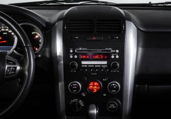 Подержанный автомобиль Suzuki Grand Vitara 2010 года (12 фото)