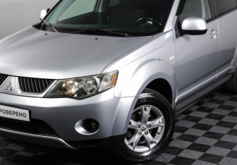 Подержанный автомобиль Mitsubishi Outlander 2008 года (23 фото)
