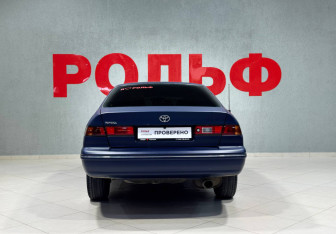 Подержанный автомобиль Toyota Camry Sedan 1998 года (6 фото)
