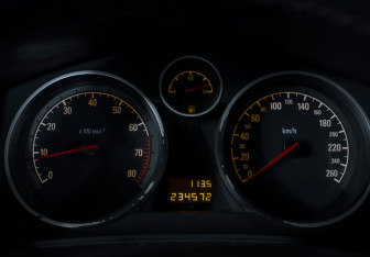 Подержанный автомобиль Opel Astra Hatchback 2008 года (10 фото)