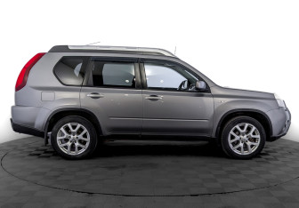 Подержанный автомобиль Nissan X-Trail 2013 года (4 фото)