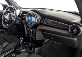 Подержанный автомобиль MINI Hatch 2019 года (13 фото)