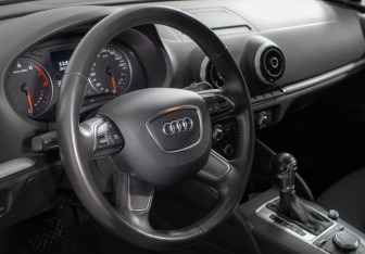 Подержанный автомобиль Audi A3 Sedan 2014 года (13 фото)
