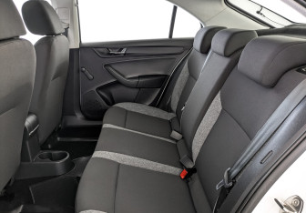 Подержанный автомобиль Skoda Rapid Liftback 2021 года (18 фото)