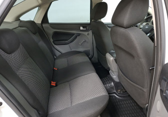 Подержанный автомобиль Ford Focus Sedan 2011 года (11 фото)