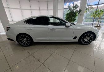 Подержанный автомобиль Genesis G70 2022 года (4 фото)