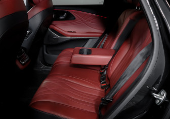 Подержанный автомобиль Exeed RX 2023 года (10 фото)